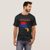 Armenische Flagge innerhalb der Karte Armeniens T-Shirt (Vorne ganz)
