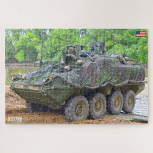 ARMORED PERSONNEL CARRIER - Stryker (20 x 30 Zoll) Puzzle
