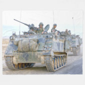 ARMORIERTER PERSONENBEFÖRDERER - M113 FLEECEDECKE (Vorderseite (Horizontal))