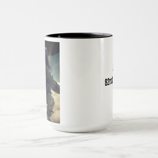 ARMY 82. Im Flugzeug Fallschirmjäger Tasse (Zentrum)