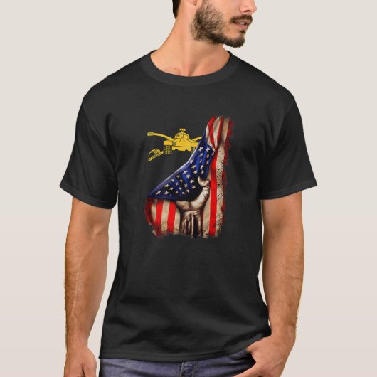Army Armor Zweigniederlassung Amerikanische Flagge T-Shirt (Vorderseite)