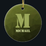 Army Green Oliven geometric mesh muster Monogram Keramik Ornament<br><div class="desc">Monogram Personalisieren Sie Geschenk für ihn mit Ihrem eigenen Initial und Namen. Army grüne Oliven Gefälle geometrische Mesh Muster. Army grüne Gefälle geometrische Maschenmuster dreiecke ombre. Army green dunkelolivhue für Soldatengeschirr, Camouflage. Es imitiert natürliche militärische Landschaften, Widerstandskraft, Ausdauer, Widerstandskraft. Erdige Untertöne verbinden sich mit der Natur, Erdung. Symbolisiert militärisches Vermächtnis,...</div>