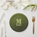 Army Green Oliven geometric mesh muster Monogram Pappteller<br><div class="desc">Monogram Personalisieren Sie Geschenk für ihn mit Ihrem eigenen Initial und Namen. Army grüne Oliven Gefälle geometrische Mesh Muster. Army grüne Gefälle geometrische Maschenmuster dreiecke ombre. Army green dunkelolivhue für Soldatengeschirr, Camouflage. Es imitiert natürliche militärische Landschaften, Widerstandskraft, Ausdauer, Widerstandskraft. Erdige Untertöne verbinden sich mit der Natur, Erdung. Symbolisiert militärisches Vermächtnis,...</div>