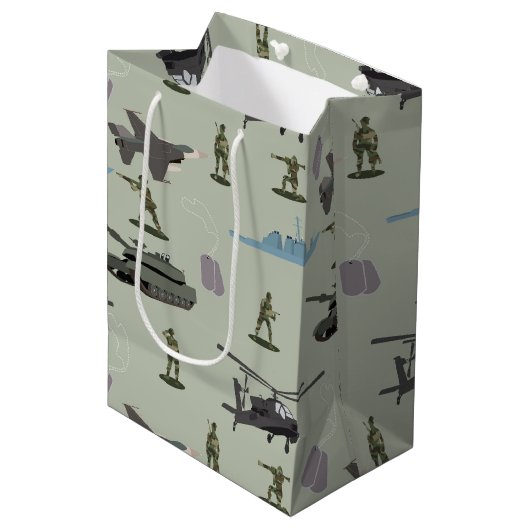 Army Military Camouflage Green Camo Birthday Mittlere Geschenktüte (Vorderseite Schrägansicht)