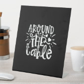 around the table sockelschild (In Situ)