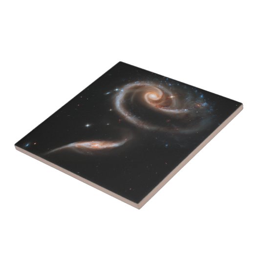 Arp 273 Interaktive Galaxien in Andromeda. Fliese (Seite)