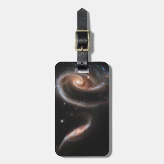 Arp 273 Interaktive Galaxien in Andromeda. Gepäckanhänger (Vorderseite vertikal)