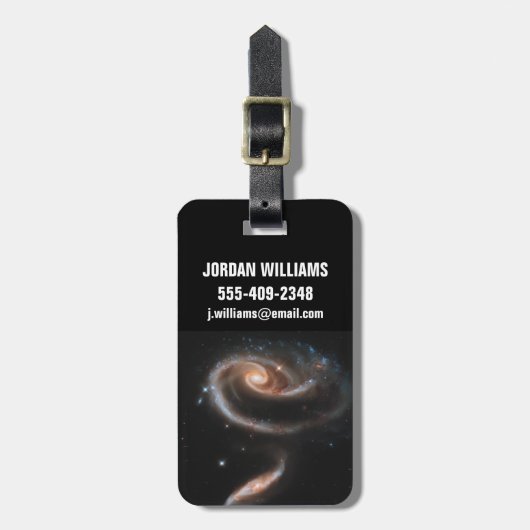 Arp 273 Interaktive Galaxien in Andromeda. Gepäckanhänger (Vorderseite vertikal)