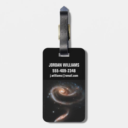 Arp 273 Interaktive Galaxien in Andromeda. Gepäckanhänger (Rückseite vertikal)