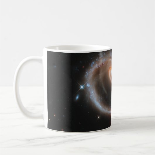 Arp 273 Interaktive Galaxien in Andromeda. Kaffeetasse (Links)