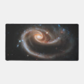 Arp 273 Interaktive Galaxien in Andromeda. Schreibtischunterlage (Vorderseite)