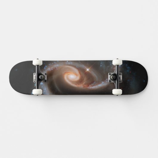 Arp 273 Interaktive Galaxien in Andromeda. Skateboard (Horizontal)
