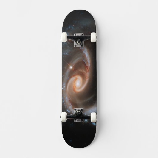 Arp 273 Interaktive Galaxien in Andromeda. Skateboard (Vorderseite)