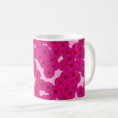 Art Deco Blumenmuster - Magenta auf Rosa Kaffeetasse (VorderseiteRechts)