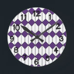 Art Deco Diamonds und Hexagons Runde Wanduhr<br><div class="desc">Diese ganze Uhr hat ein Art Deko Design von weißen Hexagonen mit einer schwarzen Linie in der Mitte und lila Diamanten.</div>