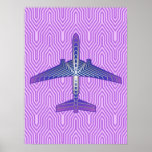 Art Deco Flugzeug, Violet Lila und Silver Grau Poster<br><div class="desc">Drucken in einem Art-Déco-inspirierten Konzept eines futuristischen Flugzeug,  in einem gestreiften,  seidigen Farbverlauf von lila bis violett lila,  mit Bändern von silber grau / grau,  auf einem pastellfarbenen Lila und Orchideen,  Deko Hintergrund</div>