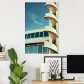 Art-Deco-Gebäude mit Wendeltreppe Poster (Heimbüro)
