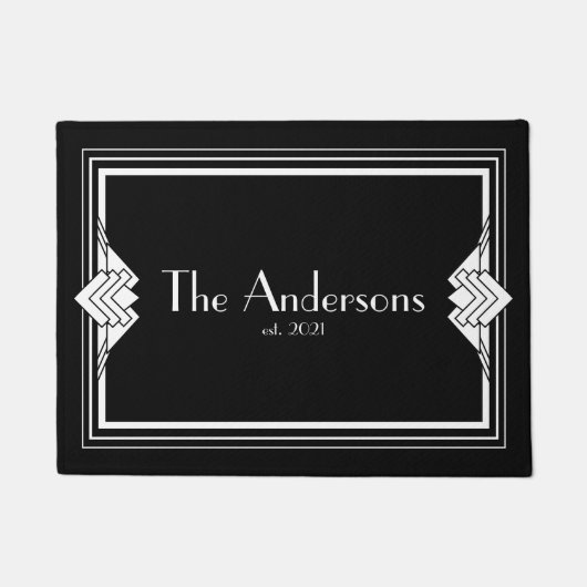 Art Deco Geometric Schwarz-weiß Familienname Fußmatte (Vorderseite)