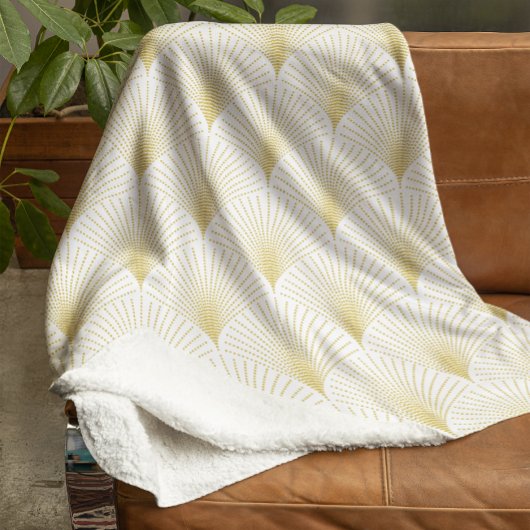 Art Deco Geometrisches Muster in Gold und Weiß Fleecedecke