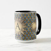 Art Deco Golden Sun & Initial Tasse (VorderseiteRechts)