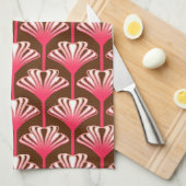 Art Deco Lily, Dunkelbraun und Korallenrosa Handtuch (Viertel Falte)