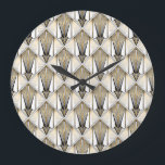 Art Deco, luxuriöses Goldmotiv Große Wanduhr<br><div class="desc">Art Deco Muster. Vintager goldfarbener Schwarz-weißer Hintergrund. Luxuriöses, nahtloses Dekor. Roaring zwanziger Motiv Watercolor Collage von einer Frau Portrait. Eine Mischung aus Schönheit und künstlerischem Ausdruck. Wasserfarbene Augen, Wimpern und Lippen verbinden sich in einem charmanten Muster. Eine spielerische und künstlerische Feier der weiblichen Schönheit: Hintergrund, Muster, abstrakt, Illustration, Blume, Textur,...</div>