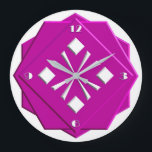 Art Deco magenta geometrisches Muster Große Wanduhr<br><div class="desc">Art Deco,  stilvoll,  weiß auf magentafarbenem geometrischem Muster in gestapelten,  3-D-Formen mit facettierten Kanten - digitale Kunst</div>