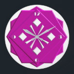 Art Deco magenta geometrisches Muster Große Wanduhr<br><div class="desc">Art Deco,  stilvoll,  weiß auf magentafarbenem geometrischem Muster in gestapelten,  3-D-Formen mit facettierten Kanten - digitale Kunst</div>