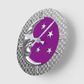 Art Deco Moon and Stars, Amethyst und Silber Runde Wanduhr (Winkel)