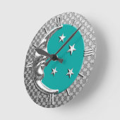 Art Deco Moon and Stars, Türkis und Silber Runde Wanduhr (Winkel)