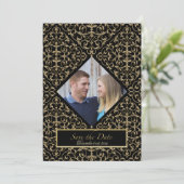 Art Deco Nouveau Lace Damask Goldene Kalligrafie Einladung (Stehend Vorderseite)