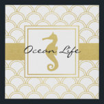Art Deco Ocean Wave Patten Gold Glitzer Seepferd Künstlicher Leinwanddruck<br><div class="desc">Dieses Design zeichnet sich durch ein Seepferd mit einem goldenen Effekt Meereswellen-Muster aus. Das Küstenstreifen im Art-Déco-Stil macht ein modernes und einzigartiges Imitat-Leinwand mit personalisiertem Text.</div>