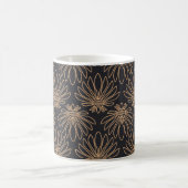 Art Deco pattern with gold floral motifs  Kaffeetasse (Mittel)