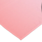 Art Deco Pink Scales Design Tableclout Tischdecke (Schrägansicht)