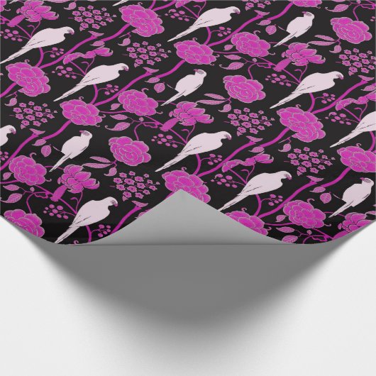 ART DECO PURPLE BLUMEN, WEISSE PARROTEN AUF SCHWAR GESCHENKPAPIER (Ecke)