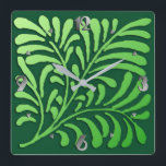 Art Deco Stilisierte Fern, Schatten von Grün Quadratische Wanduhr<br><div class="desc">Stilvolle,  Art Deco Farntapete in einem sanften,  schattigen,  grünen Farbverlauf mit einem tiefen,  smaragdgrünen Hintergrund,  mit silbernen Zahlen</div>
