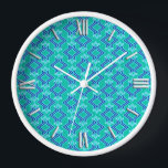 Art Deco Tapete Muster, Türkis und Cobalt Wanduhr<br><div class="desc">Art Deco geometrische Tapeten Muster in Kobaltblau,  Aqua und Weiß auf türkisfarbenem/Pfau Hintergrund</div>