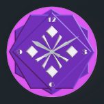 Art Deco violett und orchid geometrisch Große Wanduhr<br><div class="desc">Art Deco,  stylisch,  weiß auf violett lila geometrischen Mustern auf einem orchid-rosa Hintergrund,  in gestapelten 3-D-Formen mit facettierten Kanten - digitale Kunst</div>