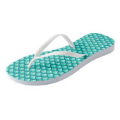 Art Deco Wave Muster, türkisfarbene Farbtöne Badesandalen (Schrägansicht)