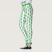 Art Deko Element in grünen Leggings (Links)