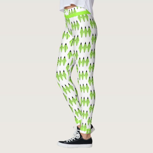 Art Deko Element in hellgrünen Leggings (Links)