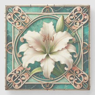 Art Nouveau White Liege Blume Motif Steinuntersetzer