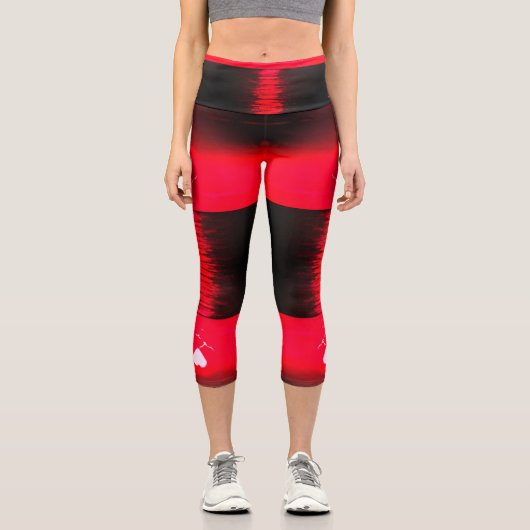 Art Sea Sunset Black and Red Capri Leggings (Vorderseite)