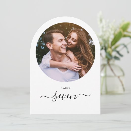 Arted Tischnummer für das Schwarze Script-Foto (Stehend Vorderseite)