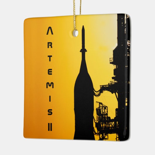 Artemis II to Launch Pad Keramikornament (Links)