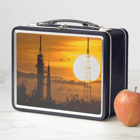 Artemis Moon Rocket bei Morgendämmerung Metall Brotdose (Beispiel)