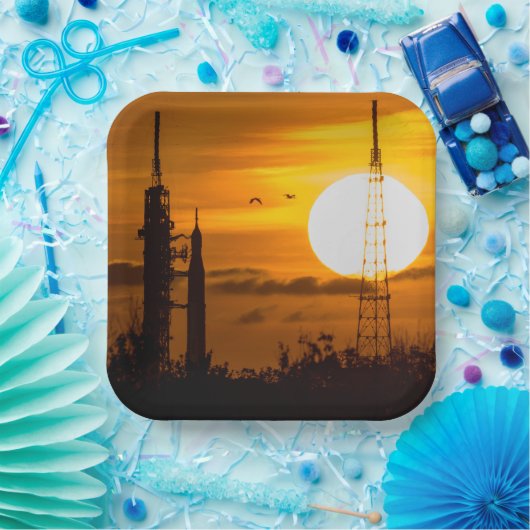 Artemis Moon Rocket bei Morgendämmerung Pappteller (Party)