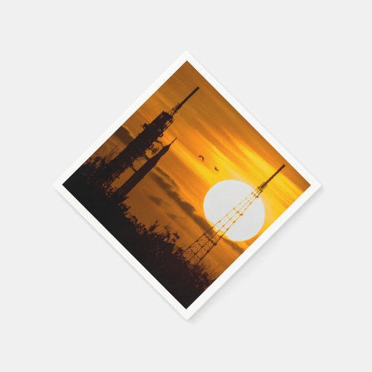 Artemis Moon Rocket bei Morgendämmerung Serviette (Ecke)