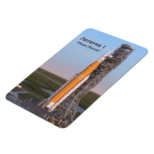 Artemis One Moon Rocket auf Pad Magnet (Linke Seite)