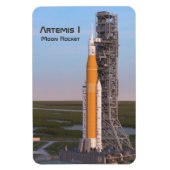 Artemis One Moon Rocket auf Pad Magnet (Vertikal)